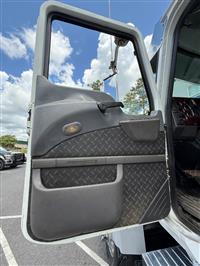 2008 Mack Pinnacle