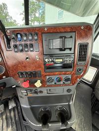 2008 Mack Pinnacle