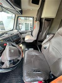 2017 Volvo VNL