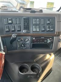 2017 Volvo VNL