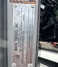 1999 Mack CL713 SLEEPER