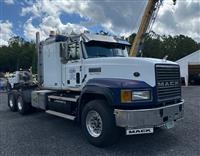 1999 Mack CL713 SLEEPER