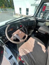2016 Volvo VNL