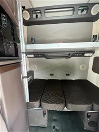 2016 Volvo VNL