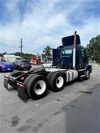 2013 Volvo VNM