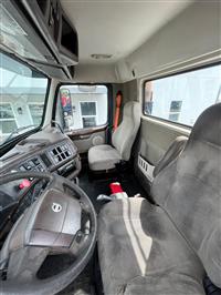 2013 Volvo VNM