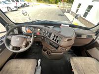 2013 Volvo VNM