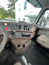 2013 Volvo VNM