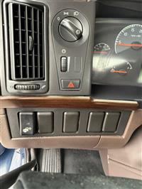 2013 Volvo VNM