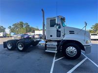 2016 Mack CXU613 DAY CAB