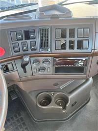 2013 Volvo VNM