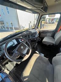 2013 Volvo VNM