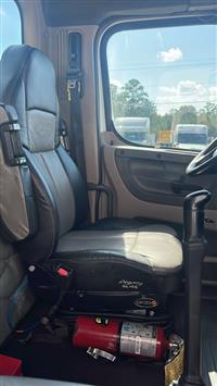 2011 Freightliner CASCADIA DAY CAB