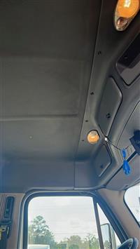 2011 Freightliner CASCADIA DAY CAB