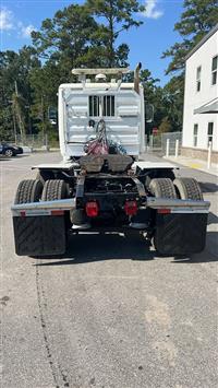 2011 Freightliner CASCADIA DAY CAB