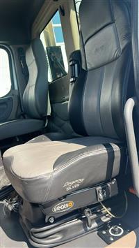 2011 Freightliner CASCADIA DAY CAB