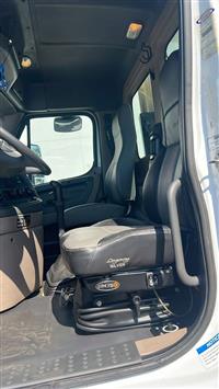 2011 Freightliner CASCADIA DAY CAB