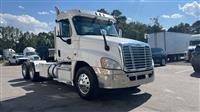 2011 Freightliner CASCADIA DAY CAB