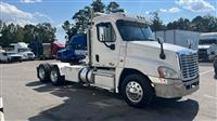 2011 Freightliner CASCADIA DAY CAB