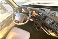 2017 Volvo VNL