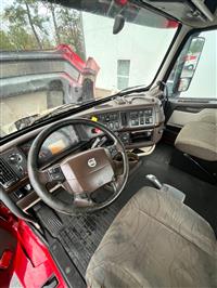 2017 Volvo VNL