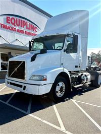 2016 Volvo VNM SINGLE AXLE DAY CAB