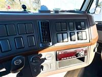 2016 Volvo VNM SINGLE AXLE DAY CAB