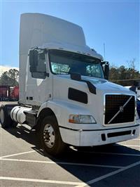 2017 Volvo VNM SINGLE AXLE DAY CAB