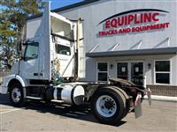 2017 Volvo VNM SINGLE AXLE DAY CAB