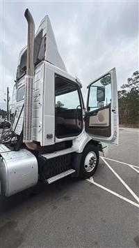 2017 Volvo VNM SINGLE AXLE DAY CAB