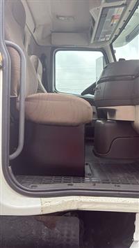 2017 Volvo VNM SINGLE AXLE DAY CAB