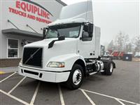 2017 Volvo VNM SINGLE AXLE DAY CAB