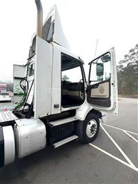 2017 Volvo VNM SINGLE AXLE DAY CAB