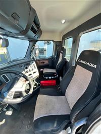 2019 Freightliner CASCADIA 126