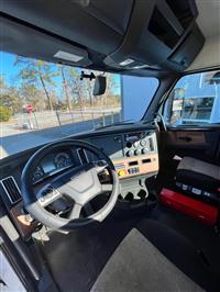 2019 Freightliner CASCADIA 126
