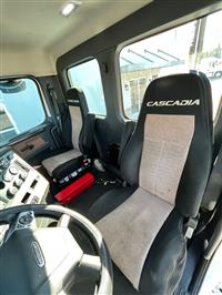 2019 Freightliner CASCADIA 126