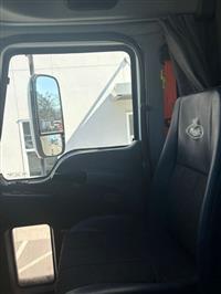 2018 Mack CXU613 FLAT TOP SLEEPER