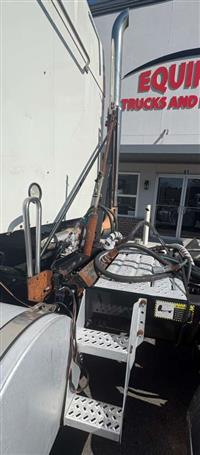 2018 Mack CXU613 FLAT TOP SLEEPER