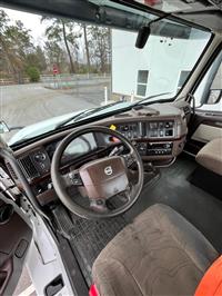 2018 Volvo VNL