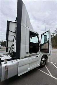 2018 Volvo VNL