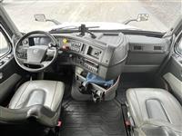 2023 Volvo VNL860