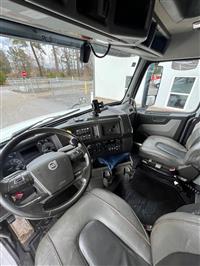 2023 Volvo VNL860