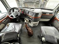 2011 Volvo VNL