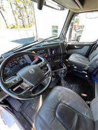 2023 Volvo VNL860