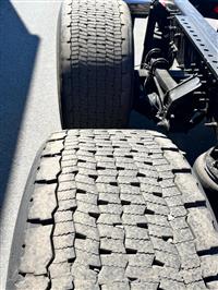 2021 Volvo VNR 6X2 Day Cab