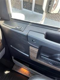 2015 Freightliner Coronado 122 SD