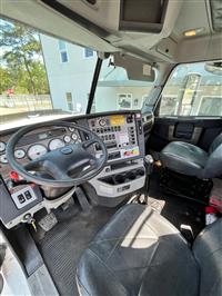 2015 Freightliner Coronado 122 SD
