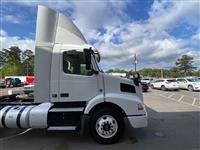 2017 Volvo VNM SINGLE AXLE DAY CAB