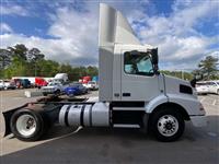 2017 Volvo VNM SINGLE AXLE DAY CAB