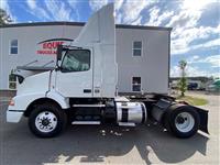 2017 Volvo VNM SINGLE AXLE DAY CAB